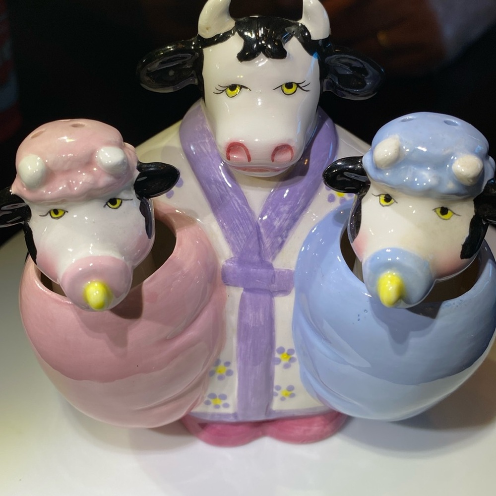 RARE Vintage 1994 Clay Art 3 Piece Set Salt  & Pepper Ceramic Mother Cow, Calfs